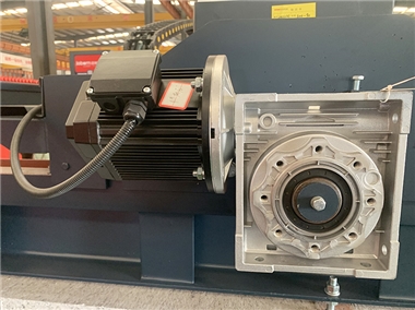 Servo motores dianteiros e traseiros