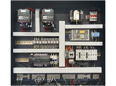 Usando componentes elétricos de marca famosa importados e domésticos